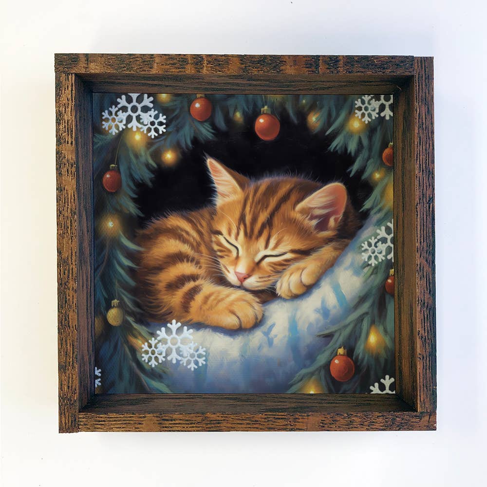 Gato durmiendo en Navidad - Lindo animal navideño - Arte enmarcado